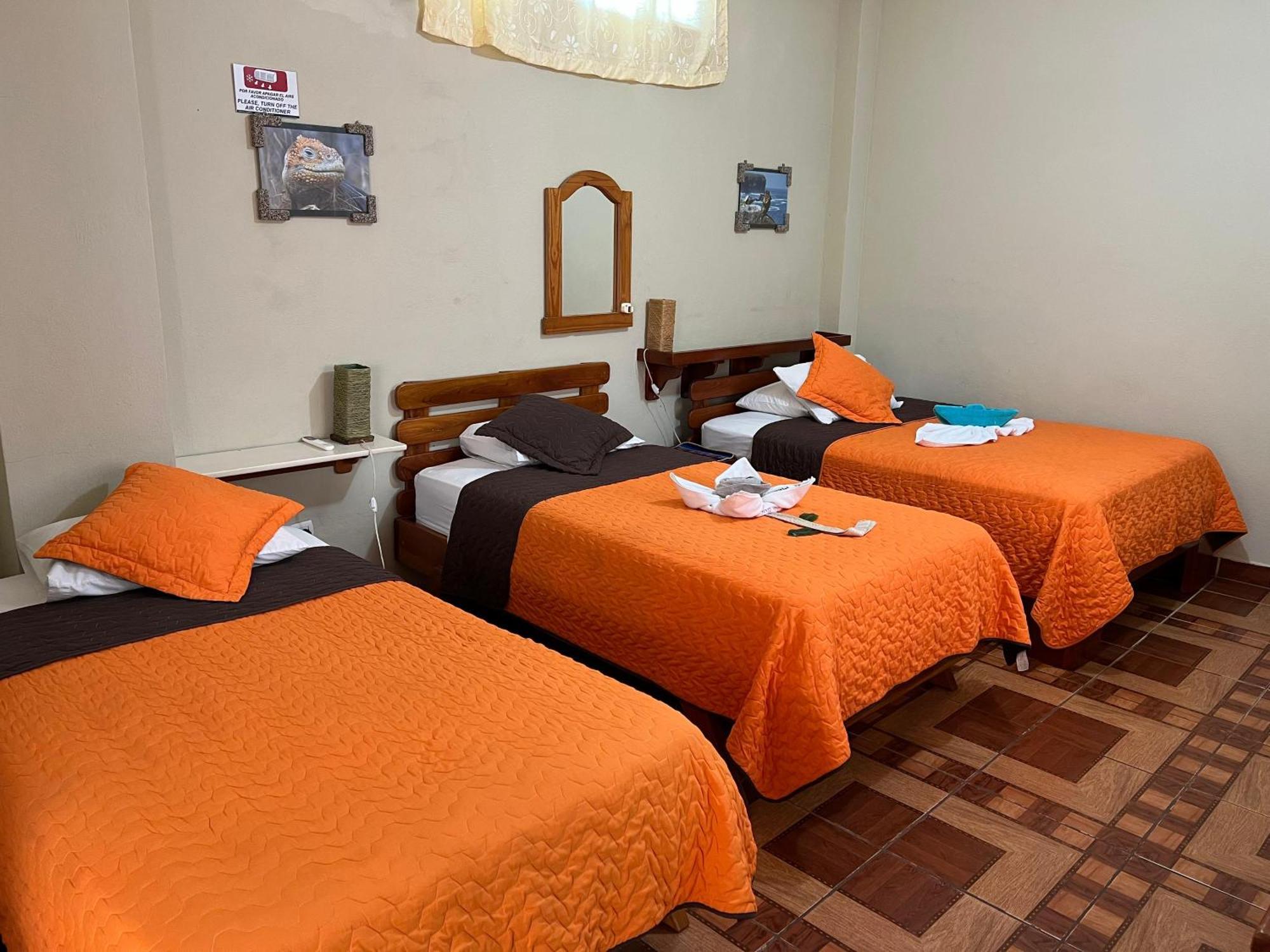 Hostal Cattleya Puerto Baquerizo Moreno Ngoại thất bức ảnh