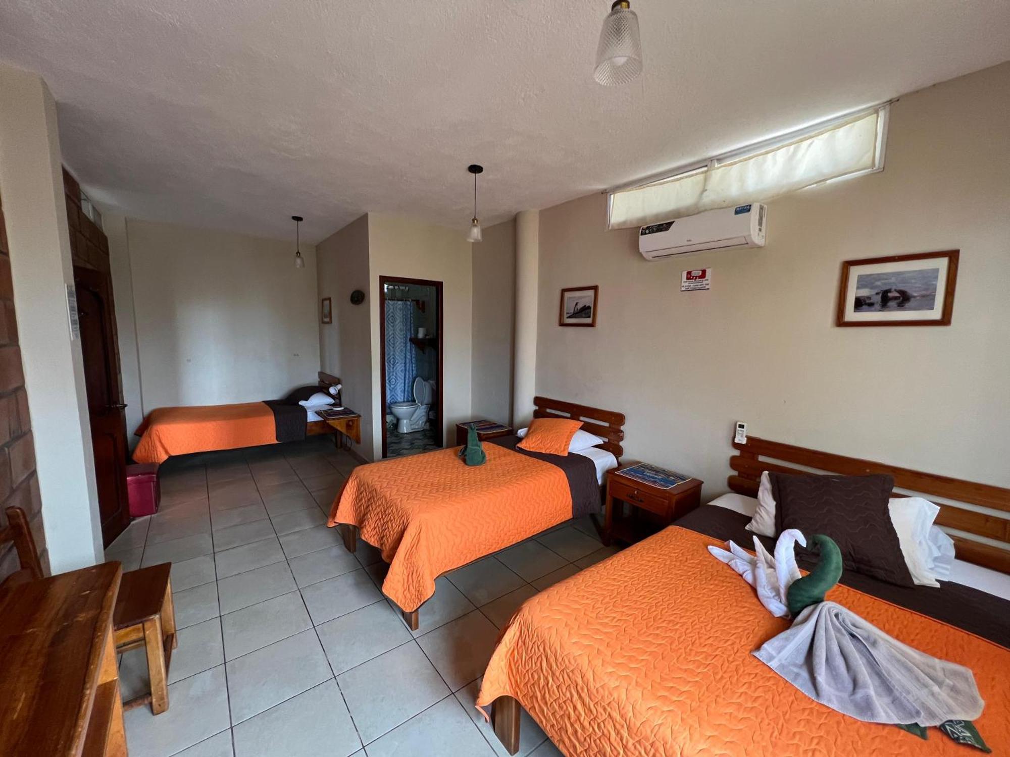 Hostal Cattleya Puerto Baquerizo Moreno Ngoại thất bức ảnh