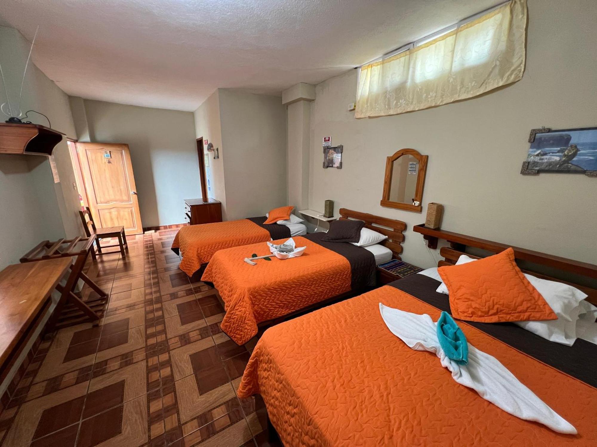 Hostal Cattleya Puerto Baquerizo Moreno Ngoại thất bức ảnh